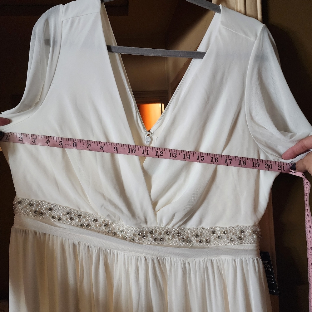 Torrid white Maxi mesh empire waist wedding gown with beaded waistband - Picture 15 of 17